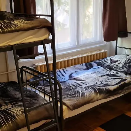 Dolgozoi Szallas, Munkasszallas * Gyongyos