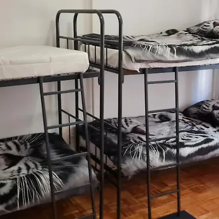 Dolgozoi Szallas, Munkasszallas Homestay *